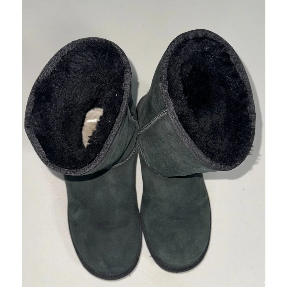 UGG Australia Womens 8 Boot Classic Short Outdoor Winter Warm Cool‎ Weather Cozy